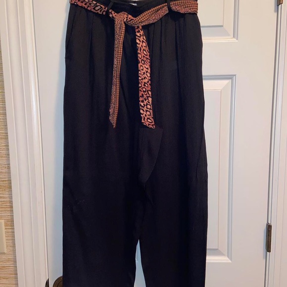 Women’s Vintage Leopard Print Blouse and Pant Set Excellent Condition - Picture 2 of 4